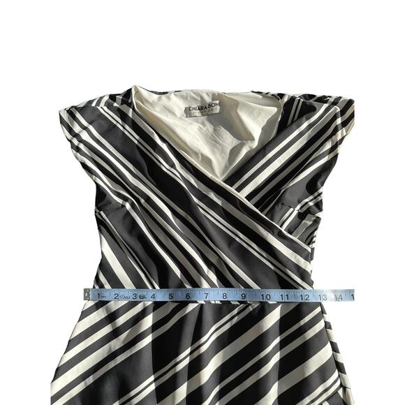 Chiara Boni La Petite Robe Black White V-Neck Slimming Shift Dress Size Medium‎ - Picture 9 of 10